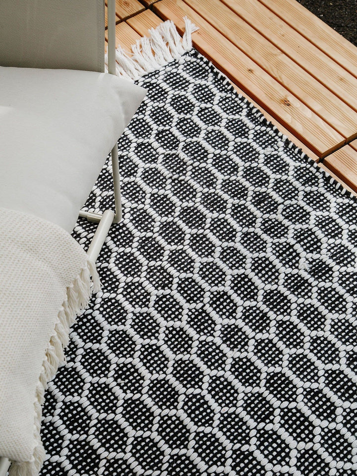 Teppich aus recyceltem Material Mimpi Weiß/Schwarz - benuta PLUS - RugDreams®